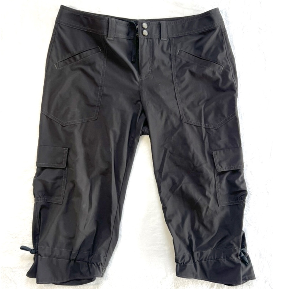 Athleta Cargo Capris, size 8, black